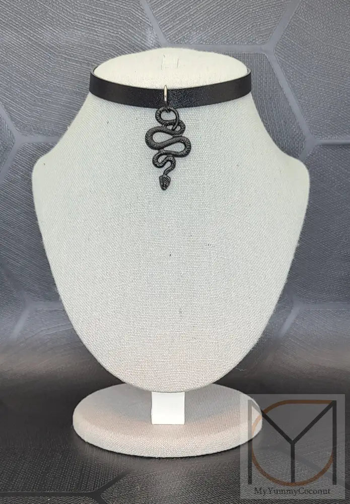 Gothic Black Scale Snake Choker Necklace For Men And Women / Regular 31 Cm Jewelry