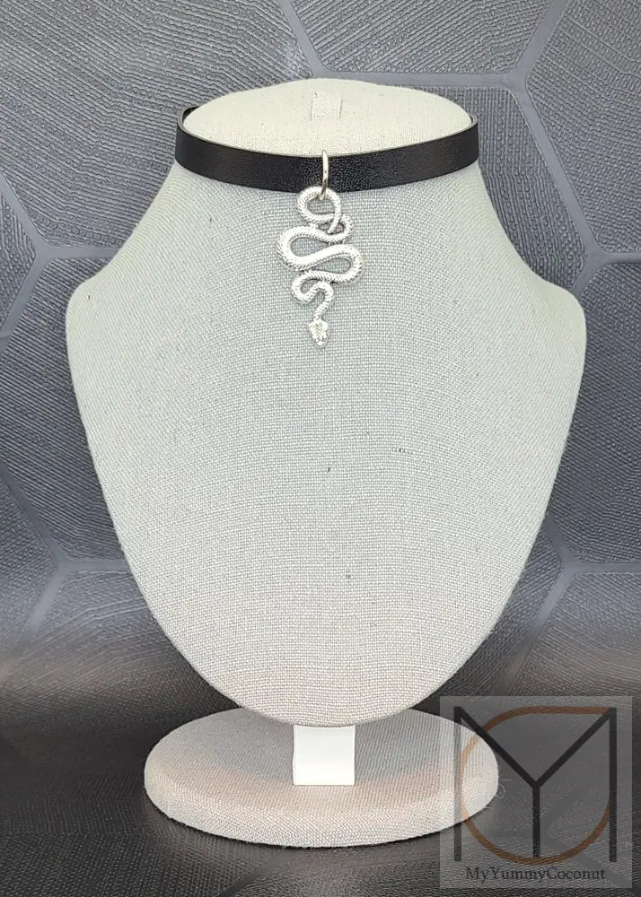 Gothic Black Scale Snake Choker Necklace For Men And Women Silver / Regular 31 Cm Jewelry